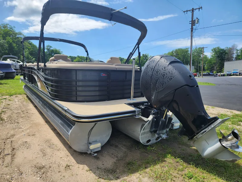 Slide: The Image of Bennington 28QSRFBX1 2018 - 24