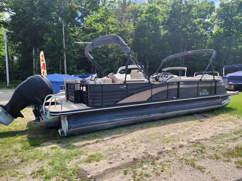 Slide: The Image of Bennington 28QSRFBX1 2018 - 26