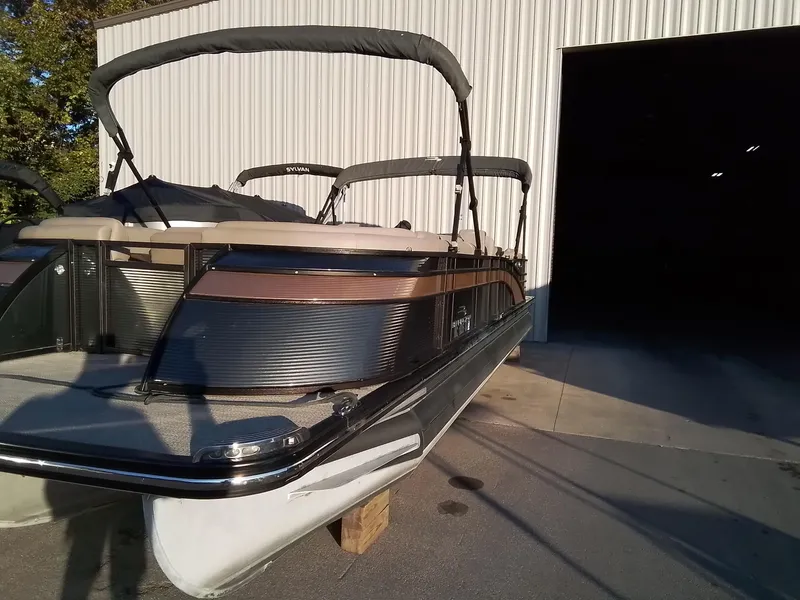 Slide: The Image of Bennington 28QSRFBX1 2018 - 31