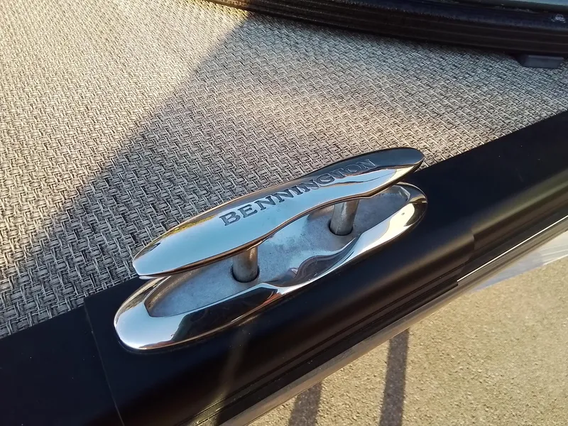 Slide: The Image of Bennington 28QSRFBX1 2018 - 32