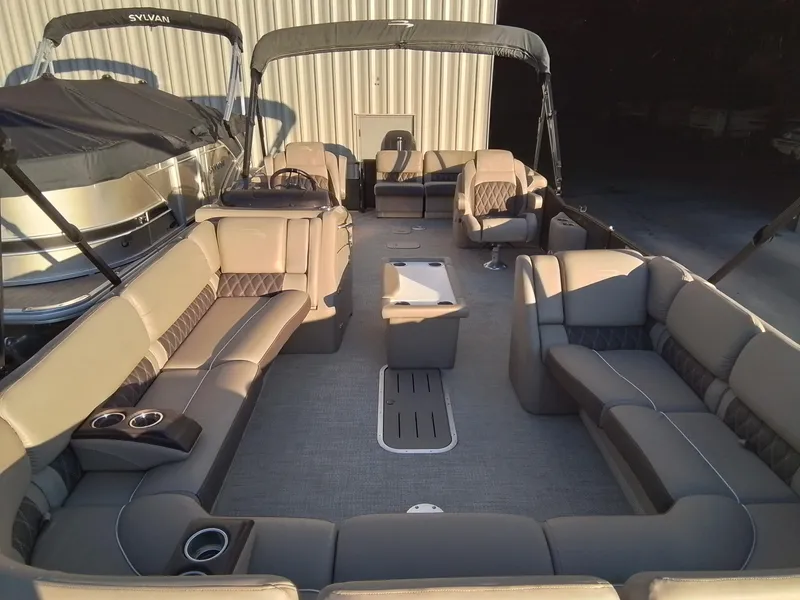 Slide: The Image of Bennington 28QSRFBX1 2018 - 34