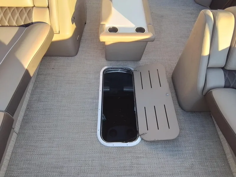 Slide: The Image of Bennington 28QSRFBX1 2018 - 37