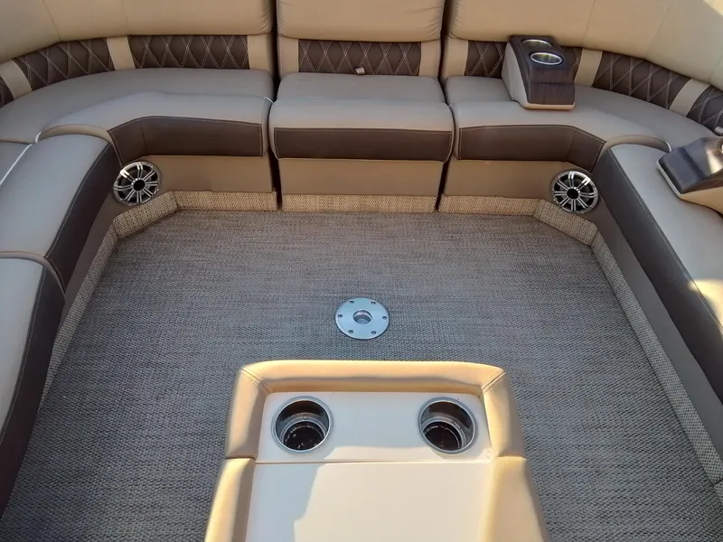 Slide: The Image of Bennington 28QSRFBX1 2018 - 38