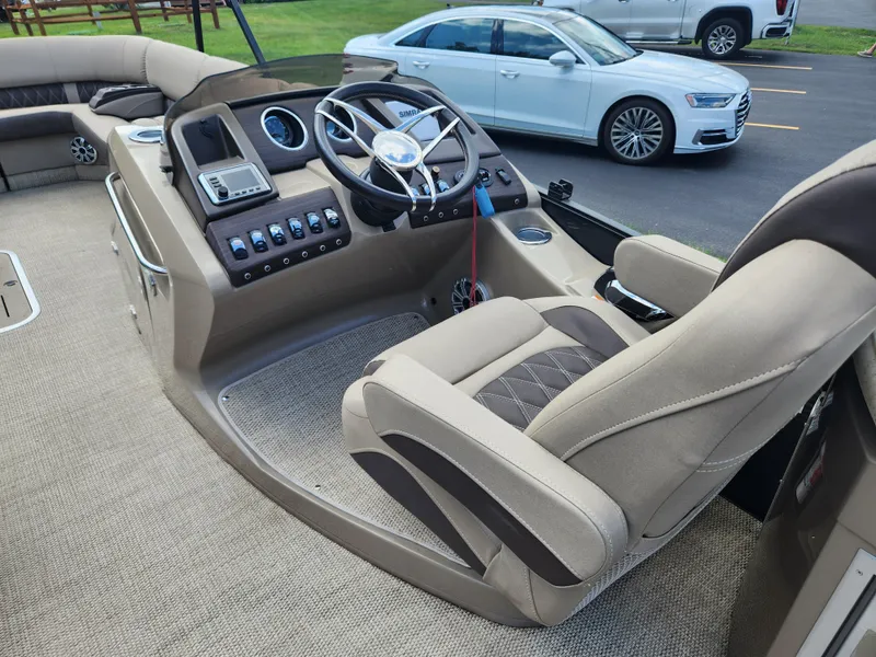 Slide: The Image of Bennington 28QSRFBX1 2018 - 4