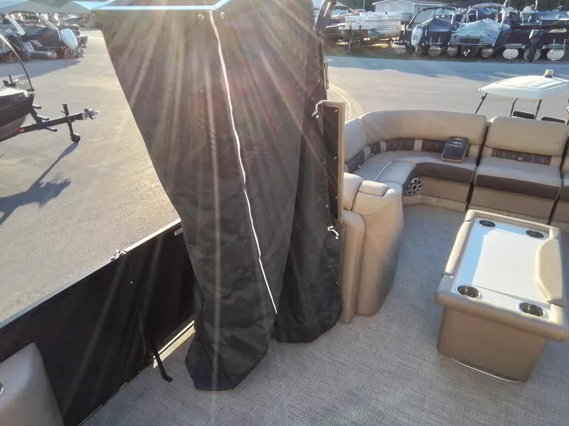 Slide: The Image of Bennington 28QSRFBX1 2018 - 41