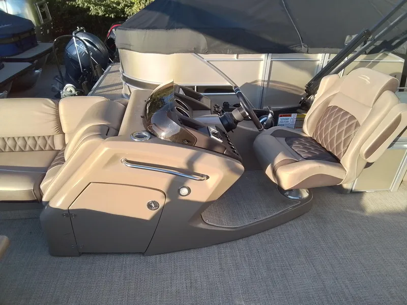 Slide: The Image of Bennington 28QSRFBX1 2018 - 42