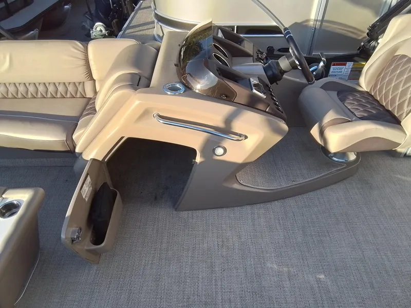 Slide: The Image of Bennington 28QSRFBX1 2018 - 43