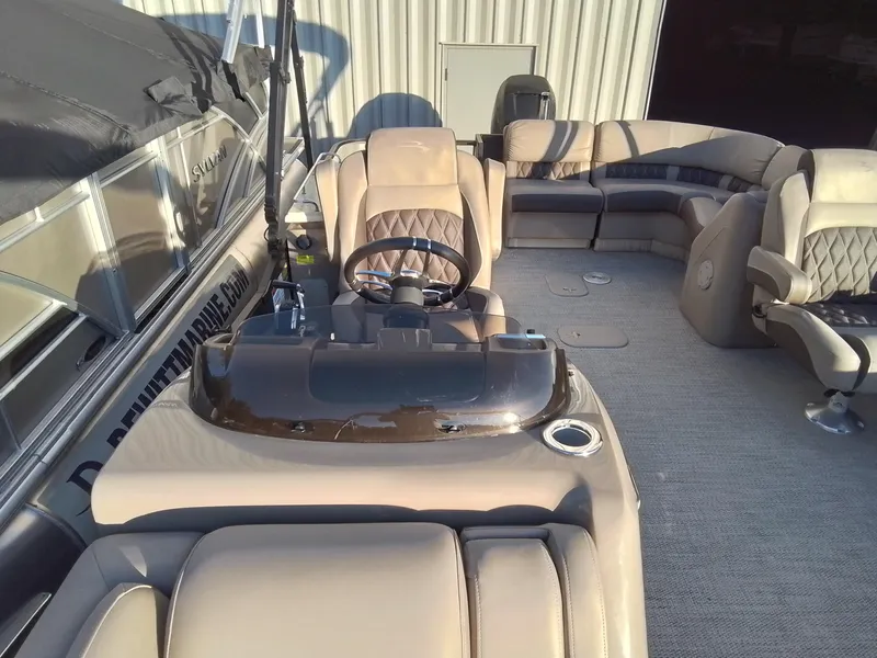 Slide: The Image of Bennington 28QSRFBX1 2018 - 44