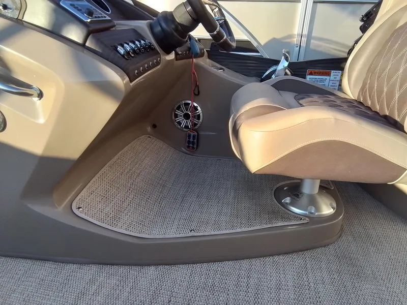 Slide: The Image of Bennington 28QSRFBX1 2018 - 45