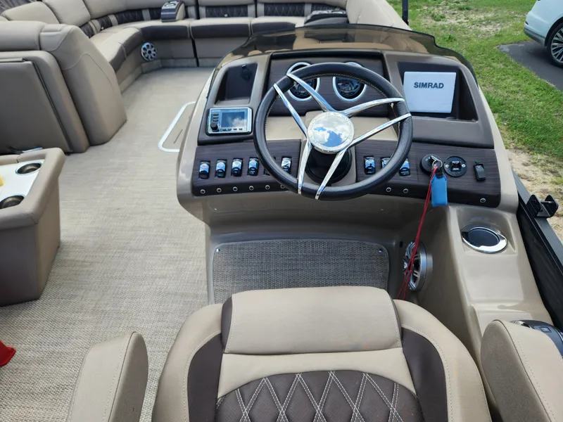 Slide: The Image of Bennington 28QSRFBX1 2018 - 5