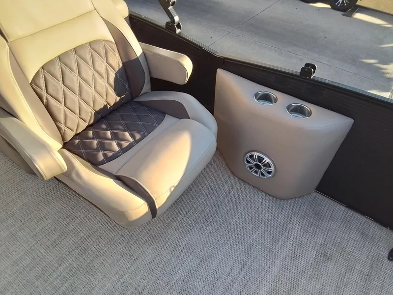 Slide: The Image of Bennington 28QSRFBX1 2018 - 52