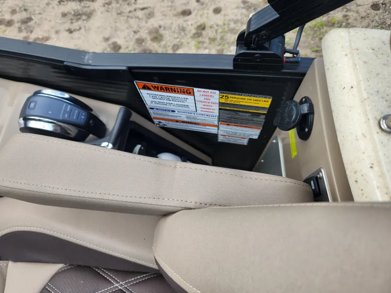 Slide: The Image of Bennington 28QSRFBX1 2018 - 6