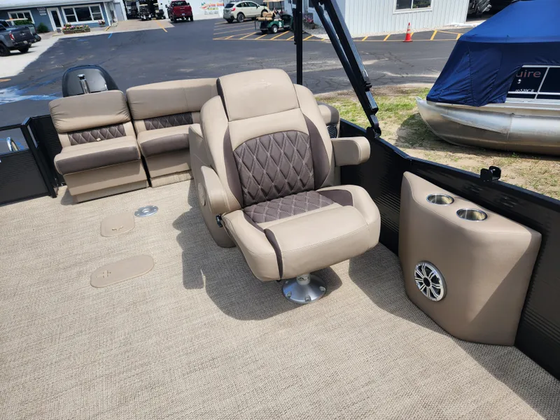 Slide: The Image of Bennington 28QSRFBX1 2018 - 9