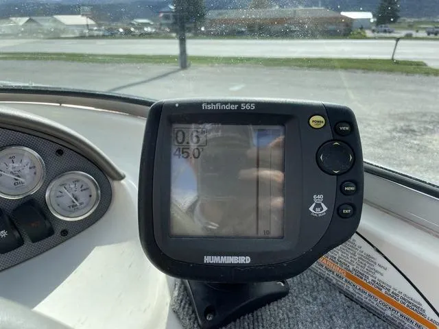 Slide: The Image of Fishfinder display on 2005 Sea Ray 180 Sport boat dashboard. - 13