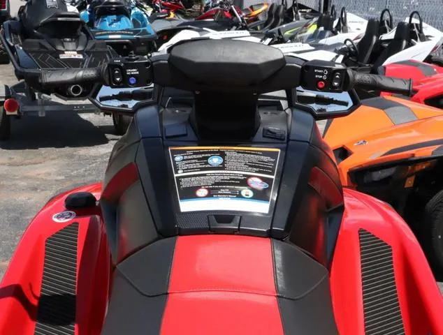 Slide: The Image of Yamaha VX DELUXE-TORCH RED 2025 - 10