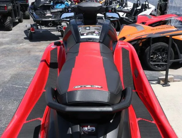 Slide: The Image of Yamaha VX DELUXE-TORCH RED 2025 - 11