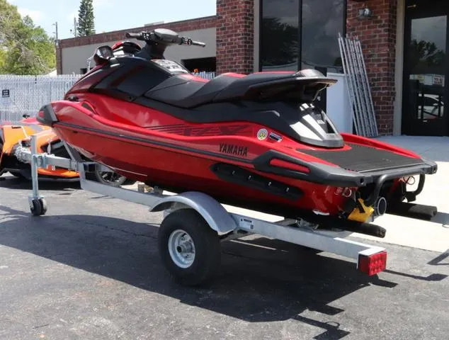 Slide: The Image of Yamaha VX DELUXE-TORCH RED 2025 - 3