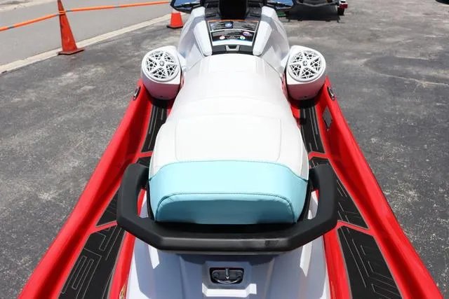 Slide: The Image of Yamaha VX LIMITED-TORCH RED 2025 - 10