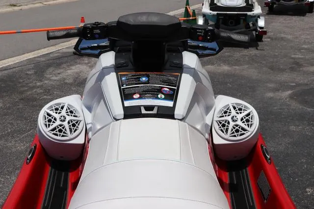 Slide: The Image of Yamaha VX LIMITED-TORCH RED 2025 - 11