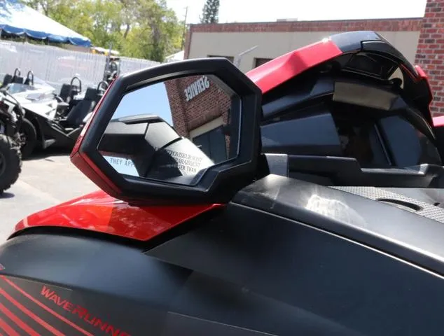 Slide: The Image of Yamaha VX DELUXE-TORCH RED 2025 - 14