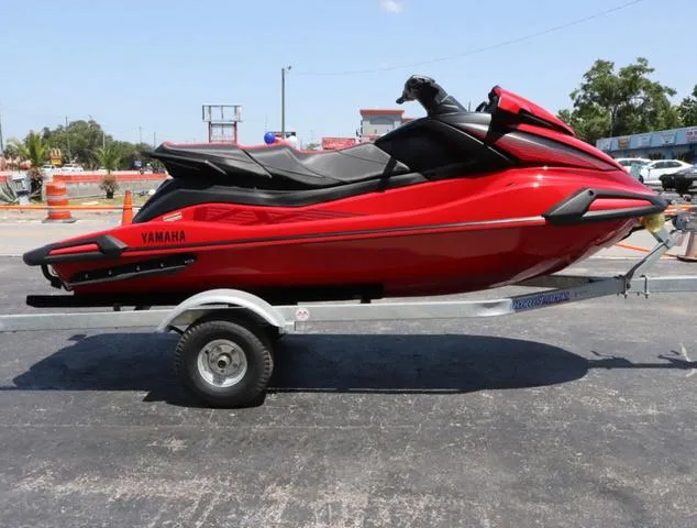 Slide: The Image of Yamaha VX DELUXE-TORCH RED 2025 - 6