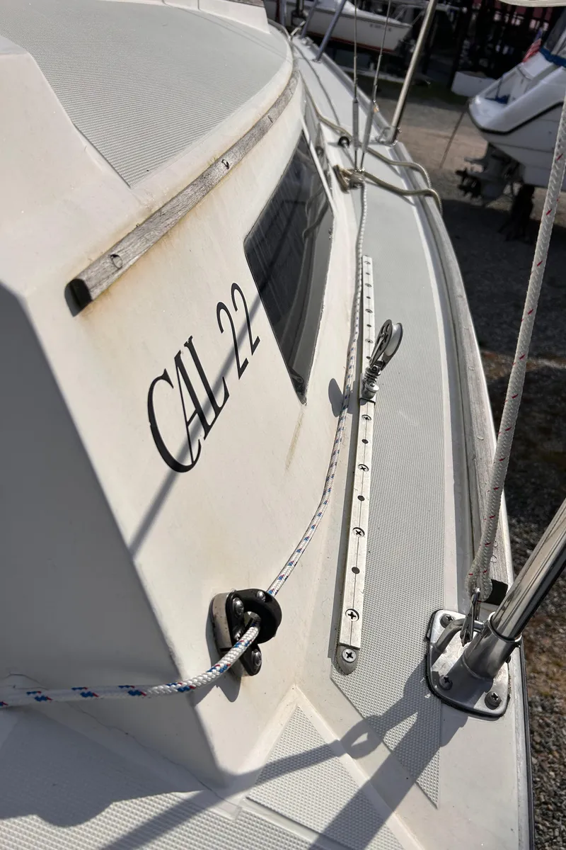 Slide: The Image of 1986 CAL 22 sailboat deck with rigging and logo. - 9