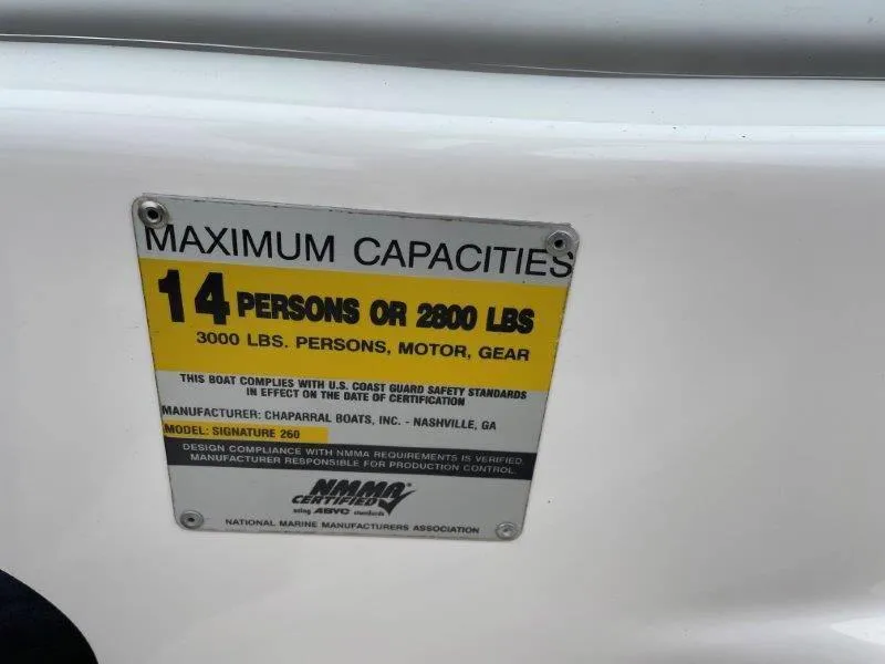 Slide: The Image of Capacity label on 2004 Chaparral 260 Signature boat: 14 persons or 2800 lbs. - 48