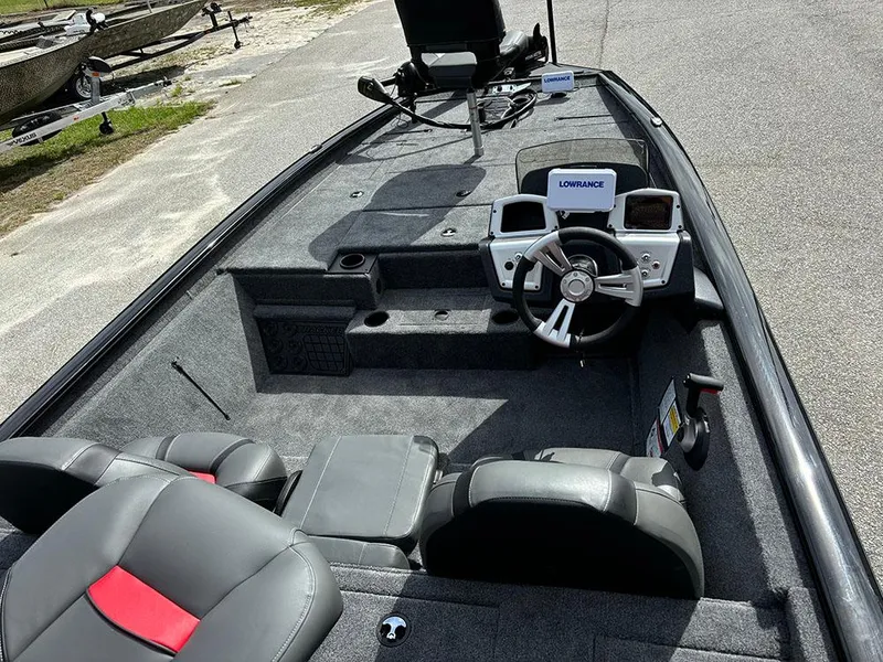 Slide: The Image of 2025 Tracker® Boats Pro Team™ 195 TXW Tournament Ed. - 9