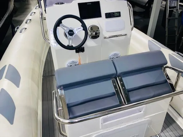 Slide: The Image of Brig 730 Navigator 2019 - 11