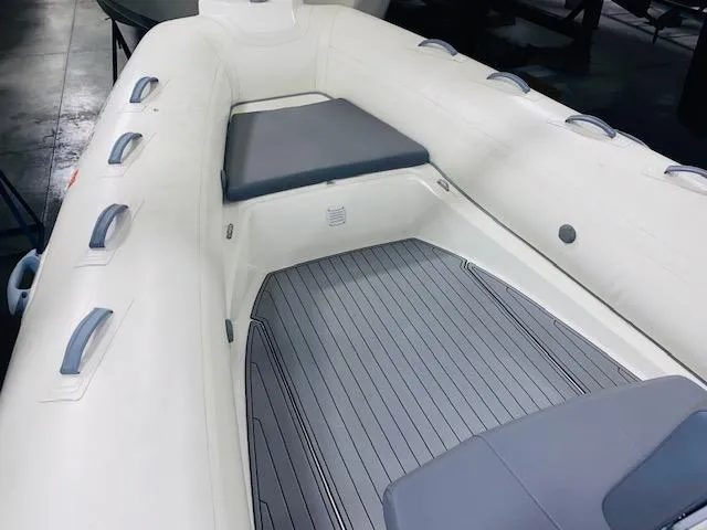 Slide: The Image of Brig 730 Navigator 2019 - 3