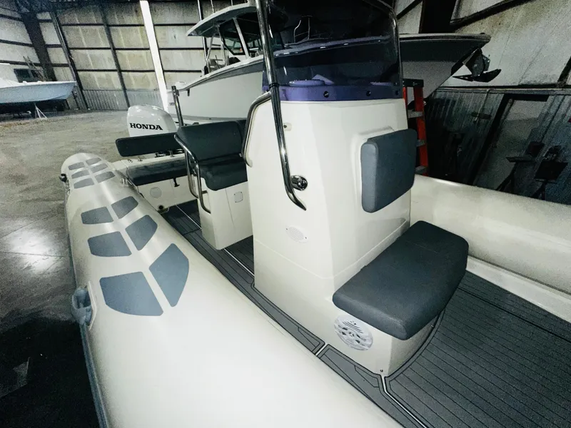 Slide: The Image of Brig 730 Navigator 2019 - 4