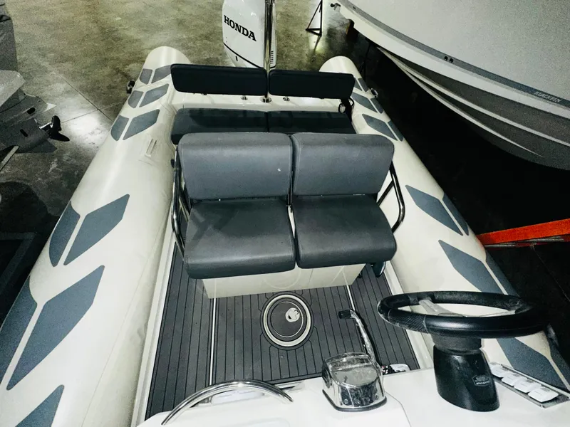 Slide: The Image of Brig 730 Navigator 2019 - 6