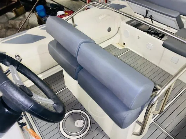 Slide: The Image of Brig 730 Navigator 2019 - 8