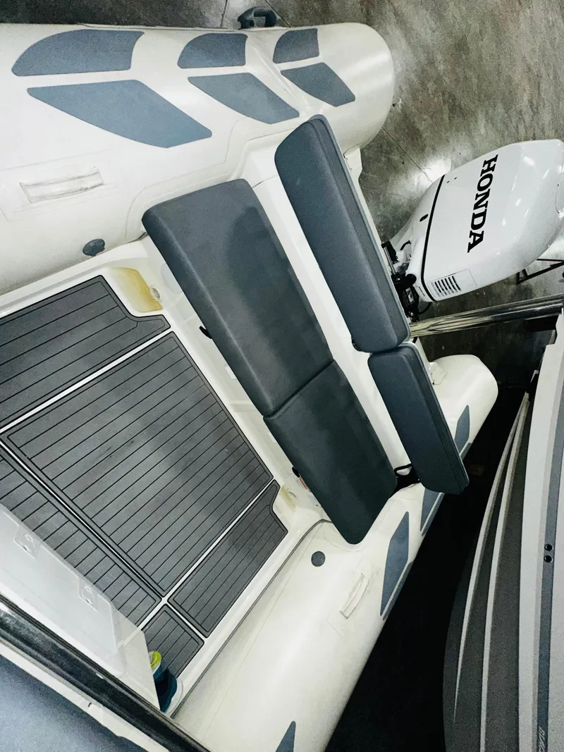 Slide: The Image of Brig 730 Navigator 2019 - 9