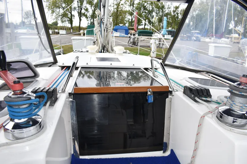 Slide: The Image of Cockpit of 2003 Hunter 386 sailboat with winches and ropes. - 27