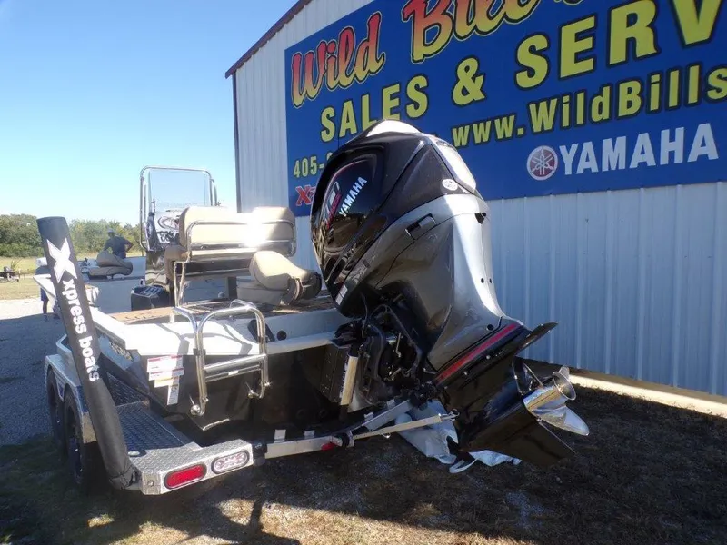 Slide: The Image of 2025 Xpress H24Bay boat with Yamaha engine at Wild Bill's Sales & Service. - 3