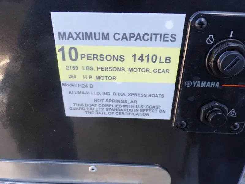 Slide: The Image of 2025 Xpress H24Bay boat capacity label, 10 persons, 1410 lbs, 250 HP motor. - 4