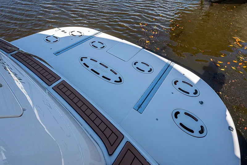 Slide: The Image of 2002 Sea Ray 510 Sundancer swim platform on calm water. - 14