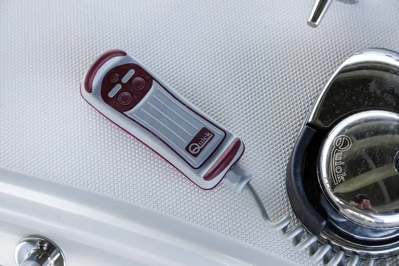 Slide: The Image of 2023-Boston-Whaler-230-Outrage-MarineMax - 20