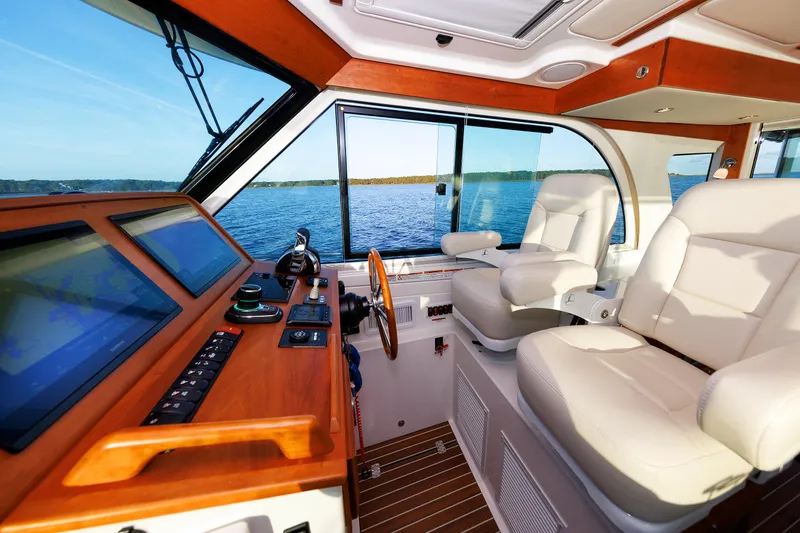 Slide: The Image of 16 - Helm - 16