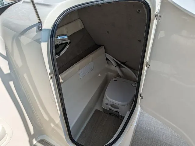 Slide: The Image of Stingray 250LR 2022 - 44