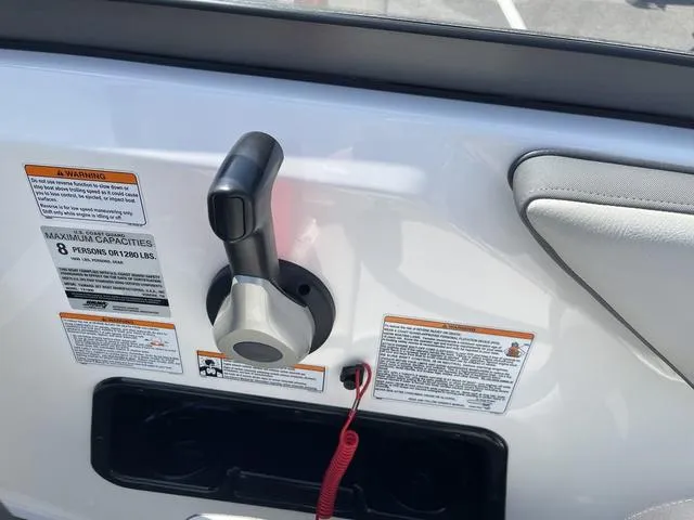 Slide: The Image of Yamaha SX190 2019 boat throttle control with safety warnings and capacity details. - 14