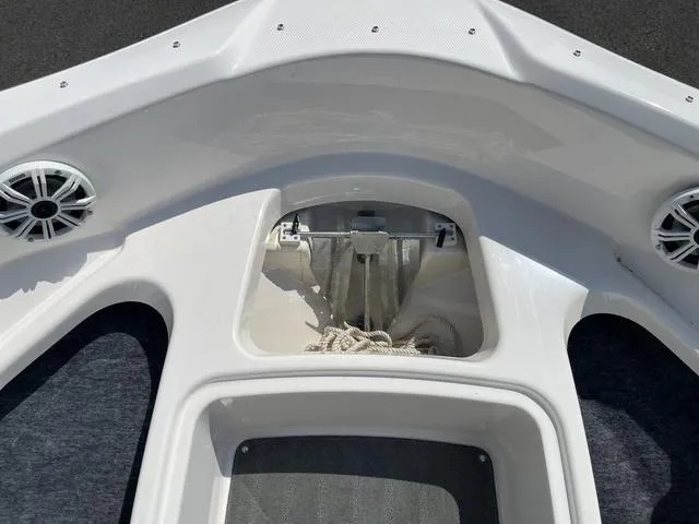 Slide: The Image of 2019 Yamaha Boats SX190 bow with anchor storage and speakers. - 30