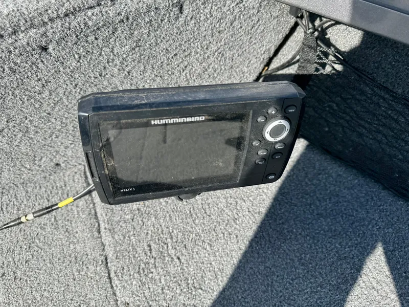 Slide: The Image of Humminbird fish finder on 2018 Crestliner 1850 Fish Hawk WT boat. - 17