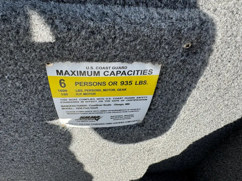 Slide: The Image of Capacity label on 2018 Crestliner 1850 Fish Hawk WT, max 6 people or 935 lbs. - 5