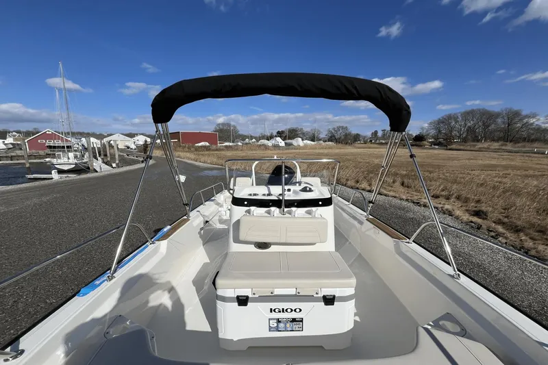 Slide: The Image of Boston Whaler 190 Montauk 2025 - 10