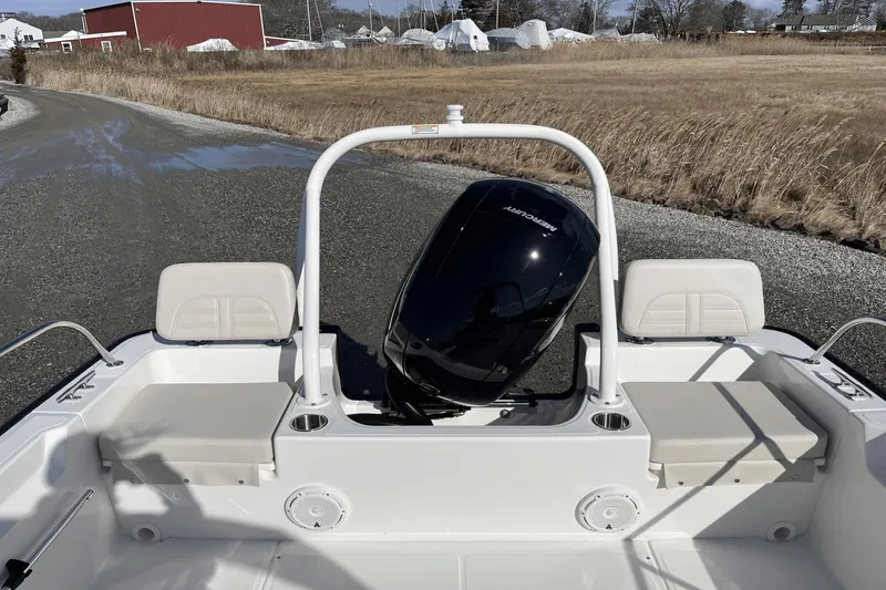 Slide: The Image of Boston Whaler 190 Montauk 2025 - 3