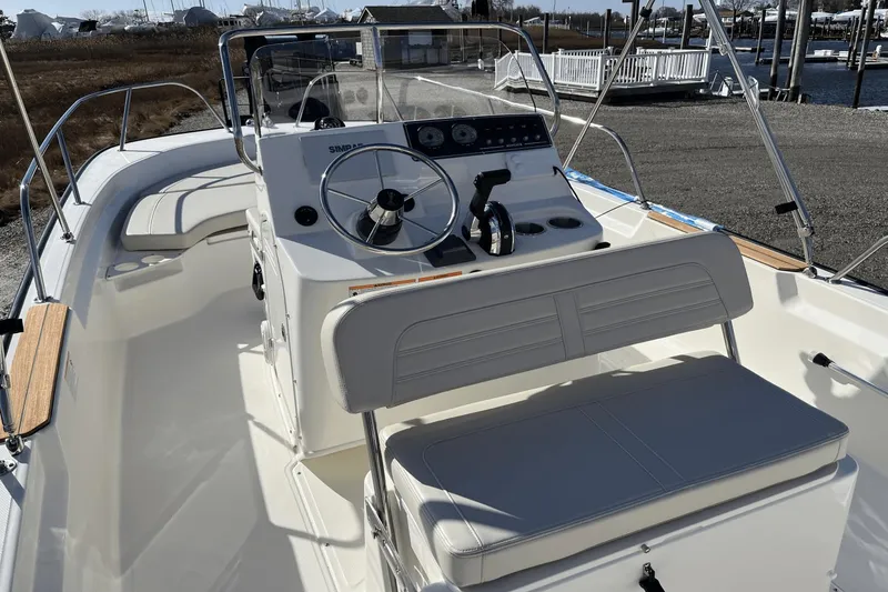Slide: The Image of Boston Whaler 190 Montauk 2025 - 6