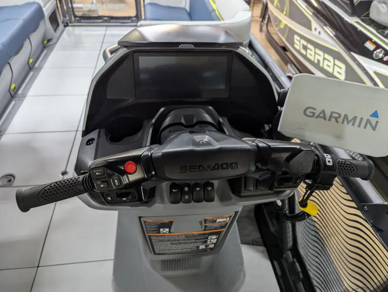Slide: The Image of Sea-Doo Switch Cruise Limited 21 - 230 hp 2025 - 10
