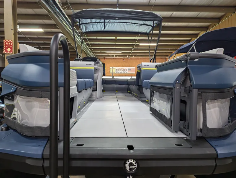 Slide: The Image of Sea-Doo Switch Cruise Limited 21 - 230 hp 2025 - 5